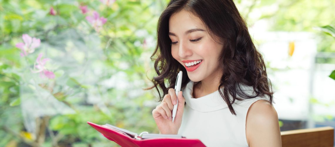 woman writing ideas